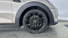 MINI Hatchback 1.5 Cooper Exclusive Premium 5dr Auto Petrol Hatchback